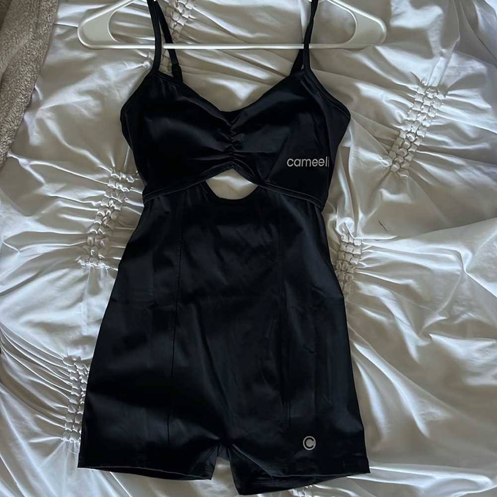 Cameeli active romper black